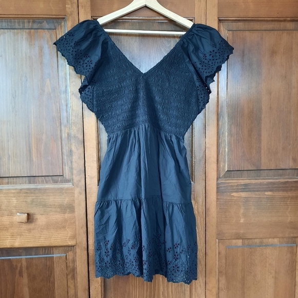 🛍 NWT GAP Flutter Sleeve Eyelet Mini Dress black smocked top size large petite - Picture 3 of 16